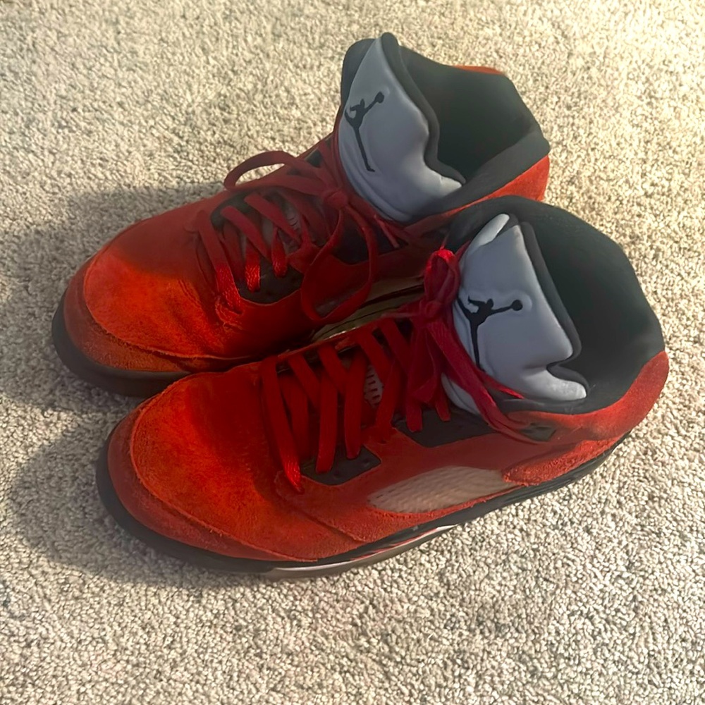 Size 10 raging bull Jordan 5